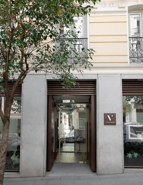 Fachada Clínica Vieco — Calle Bárbara de Braganza, Madrid