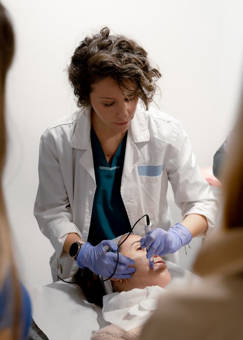 Dra. Laura Tormo — Micropigmentación Clínica Vieco